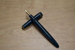 A Parker Duofold aerometric fill fountain pen in Green with narrow decorative capband having