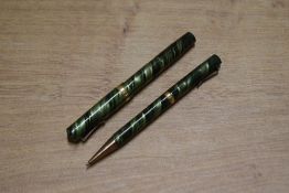 A Wahl Eversharp Bantam bulb fill fountain pen and pencil set in Green Swirl with broad cap band