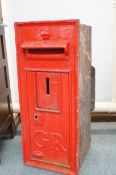Original wall mounted GR post box with key (Base i
