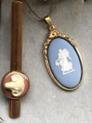 Boxed Wedgwood jasper necklace & tiepin rare colou