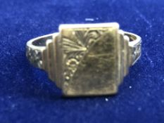 9ct Gold signet ring Weight 4.7g Size S
