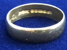 22ct Gold wedding band Size O Weight 4g