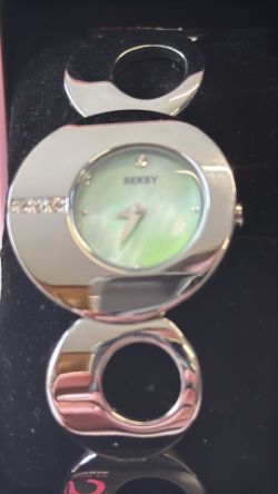 Timed Auction  - Collectables and jewellery