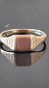 9ct Gold signet ring Weight 2.8g Size O.5