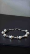 18ct White gold bracelet set with 8 pearls & 9 sol