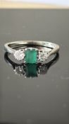 18ct White gold ring set with emerald & 2 diamonds
