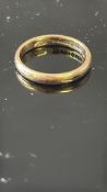 9ct Gold wedding band Size N Weight 2.6g