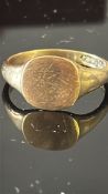 Small 9ct gold signet ring Weight 2.4g Size K