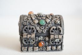 Low grade silver & agate stone boxed