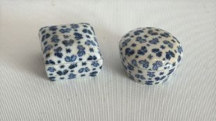 Pair of blue-and-white porcelain trinket boxes