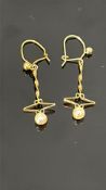 Pair of 9ct Gold earrings set with pearls 1.3g