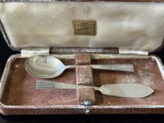 Cased silver butter knife & spoon, full Sheffield