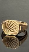 9ct Gold signet ring Weight 8.1g Size U