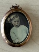 Early 20th century 9ct rose gold photo pendant