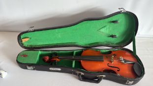 Skylark student violin with original case