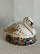 Royal crown derby swan gold stopper
