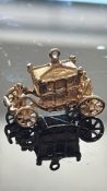 9ct Gold charm/pendant of the royal carriage Weigh