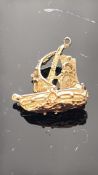 9ct Gold charm/pendant of a boat Weight 4.5g