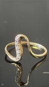 9ct Gold dress ring Weight 1.5g Size R
