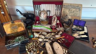 Large mixed lot of silver-plate wares, dressing table pieces, jewellery and curios