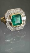 18ct Gold ring set with large emerald with 2 bague