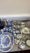 Mixed lot of blue-and-white earthenware, bone china and porcelain figures (25 pcs)