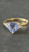 9ct Gold ring set with blue topaz Weight 2.3g Size