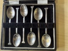 Case set of silver spoons- each silver coffee spoo