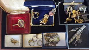 Good collection of jewellery & costume jewellery