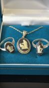 Wedgwood x2 silver rings & matching pendant & neck