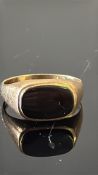 9ct Gold ring set with jet 3.4g Size Q