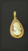 18ct Gold cameo pendant Weight 1.7g