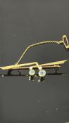 9ct Gold pin broch with safety chain set with 2 pe
