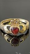 9ct Gold ring set with garnet Weight 1.8g Size M