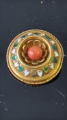 Yellow metal Victorian pin broch set with central