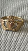 9ct Gold Claddagh ring Weight 3.2g Size S