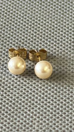 Timed Auction - Jewellery, Collectables, Furniture. Glass & Ceramics