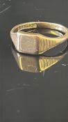 9ct Gold signet ring Size P 2.6g