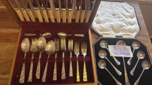 Viners boxed cutlery set and cased silver-plated salt spoons