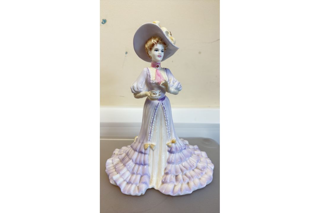 Coalport figure high society Lady Elizabeth limite - Image 2 of 3