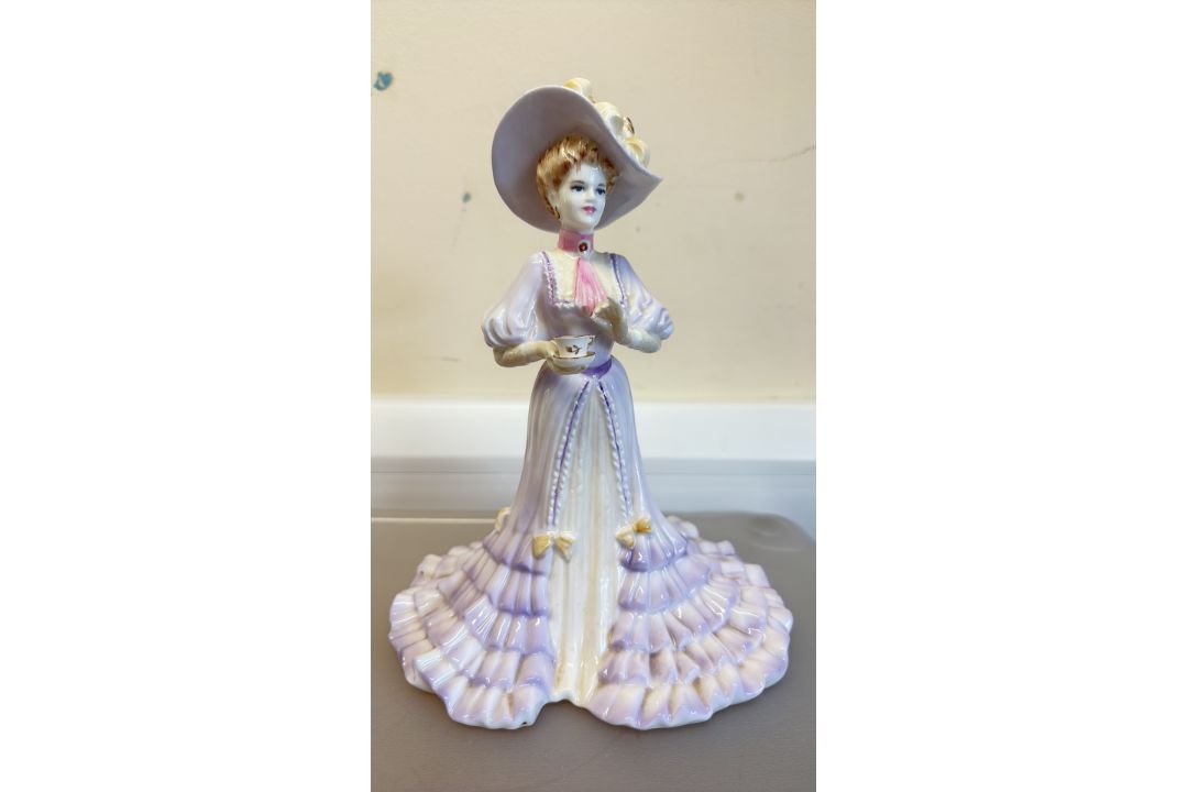Coalport figure high society Lady Elizabeth limite - Image 1 of 3
