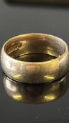 9ct Gold wedding band Weight 7g Size U
