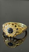 18ct Gold ring set with sapphire & diamond Weight