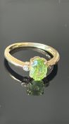 9ct Gold ring set with possible peridot Weight 2g