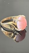 9ct Gold ring set with Rose quartz cabochon Weight