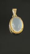 9ct Gold pendant set with Oval cabochon moonstone