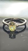 9ct White gold ring set with peridot Weight 2g