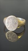 9ct Gold signet ring Weight 2.5g Size S