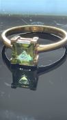 9ct Gold ring set with square cut peridot Weight