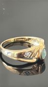 9ct Gold ring set with Moonstone & diamond Weight